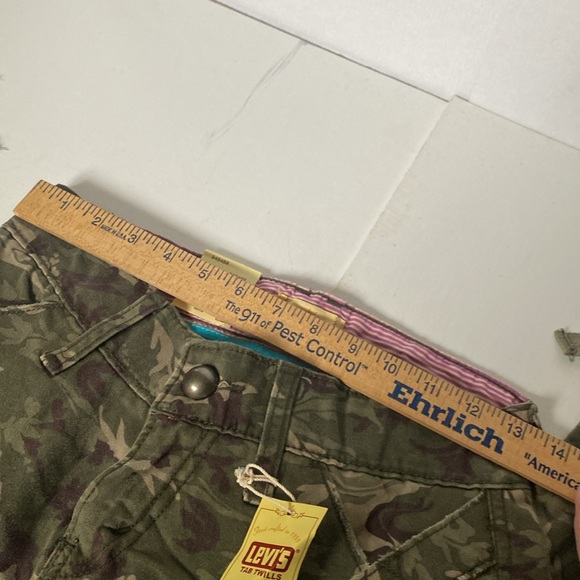 NWT & Vintage Levi’s Camouflage Tab Twills Capri Length Pants - Picture 4 of 11